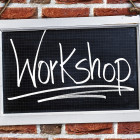 Tafel mit Aufschrift Workshop