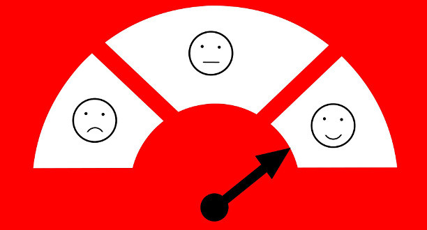 Roter Hintegrund Uhr Zufriedenheit.