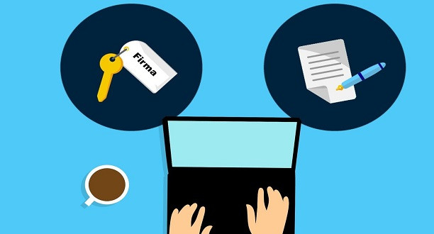 Unterer Bildabschnitt: Hände am Laptop - oben link Schlüssel mit Aufschrift Firma - oben rechts Vertrag mit Stift