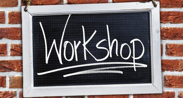 Tafel mit Aufschrift Workshop
