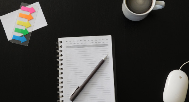 Schreibblock mit Stift
