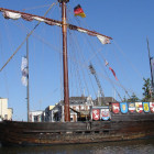 Ein Segelschiff legt an der Weser an