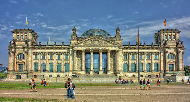 Frontalansicht des Reichstagsgebäudes
