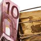 Ein 10-Euro-Schein in einer Mausefalle