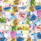 Viele unterschiedliche Euro-Geldscheine.