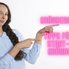 Frau zeigt mit beiden Zeigefingern auf einen Text: Gründerinnen Tipps für die Start-up-Gründung.