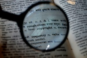 Lupe und Buchtext