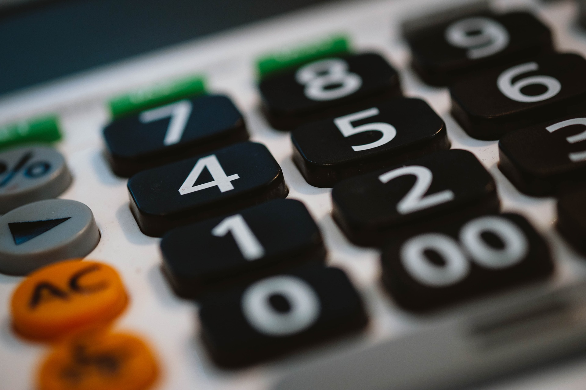 calculator 820330 1920 20250428 202424