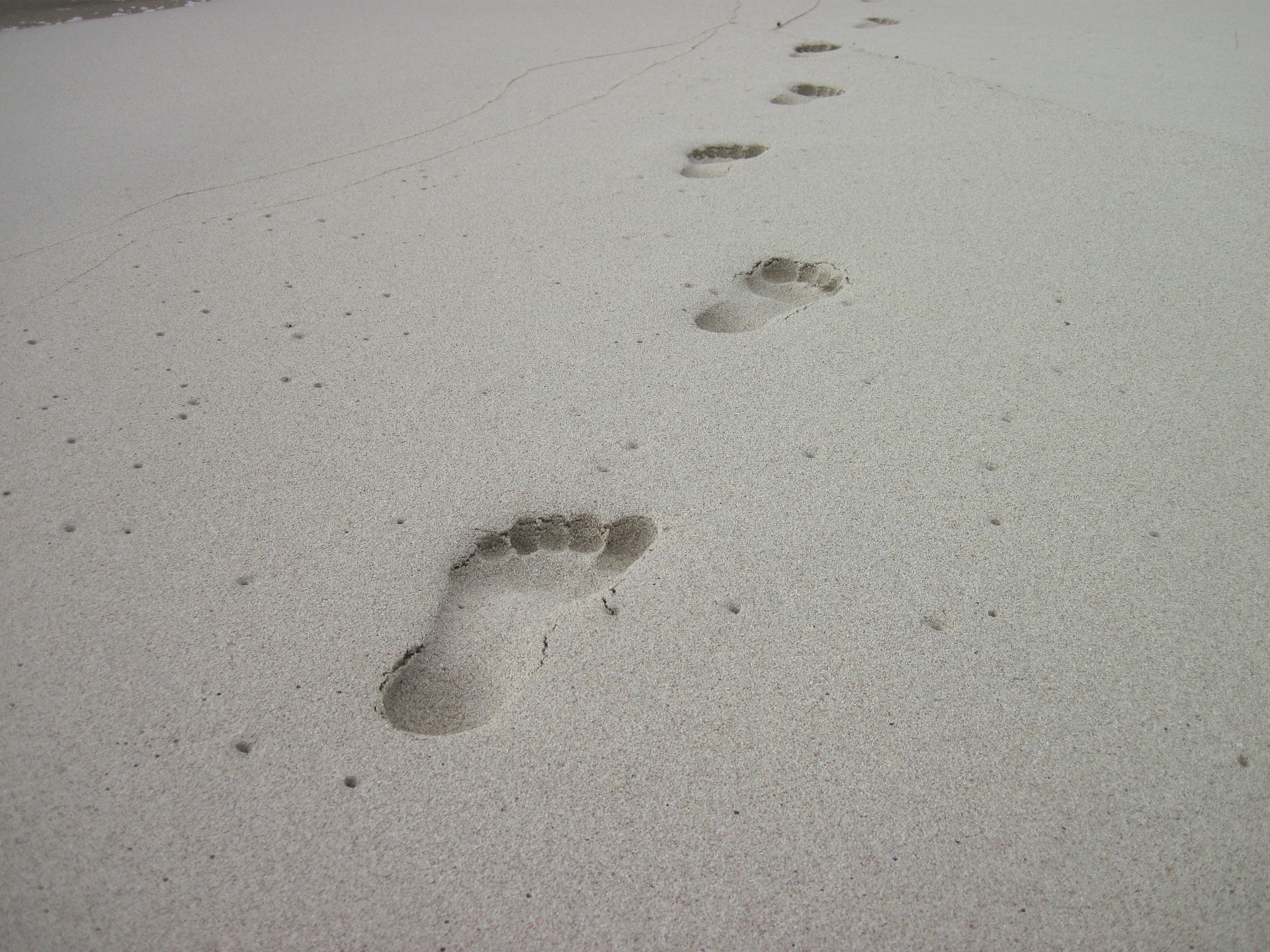 footprints 541177 1920 20250428 202844