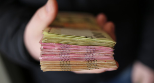 geld hand 612 20250428 205716