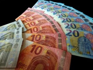 money 4418922 1920 20250428 204344