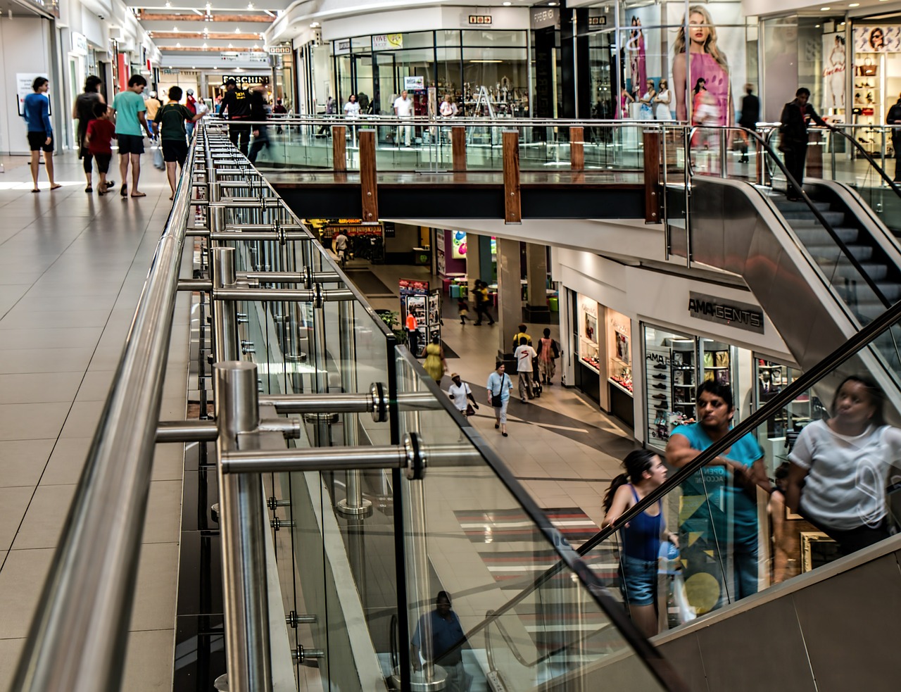shopping mall 509536 1280 20250428 201644