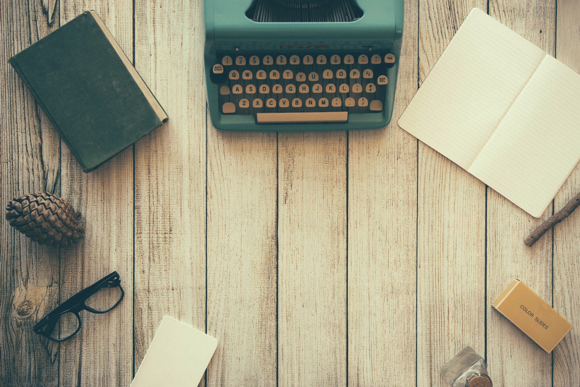 typewriter 801921 1920 20250428 202647