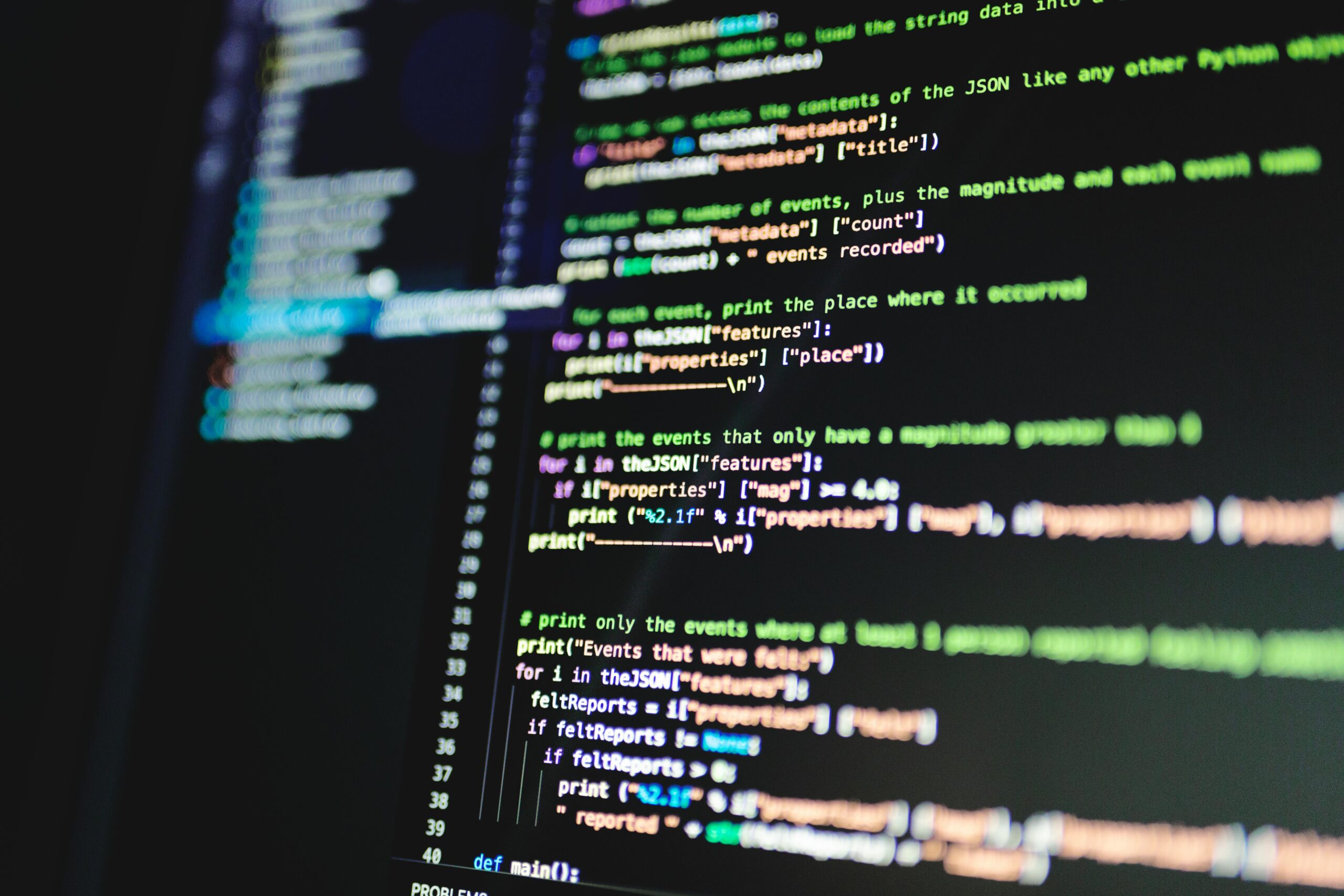 Software-Entwicklung als Code auf einem Bildschirm.