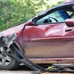 Beschädigtes Auto durch Unfall