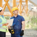 Ingenieur auf der Baustelle.